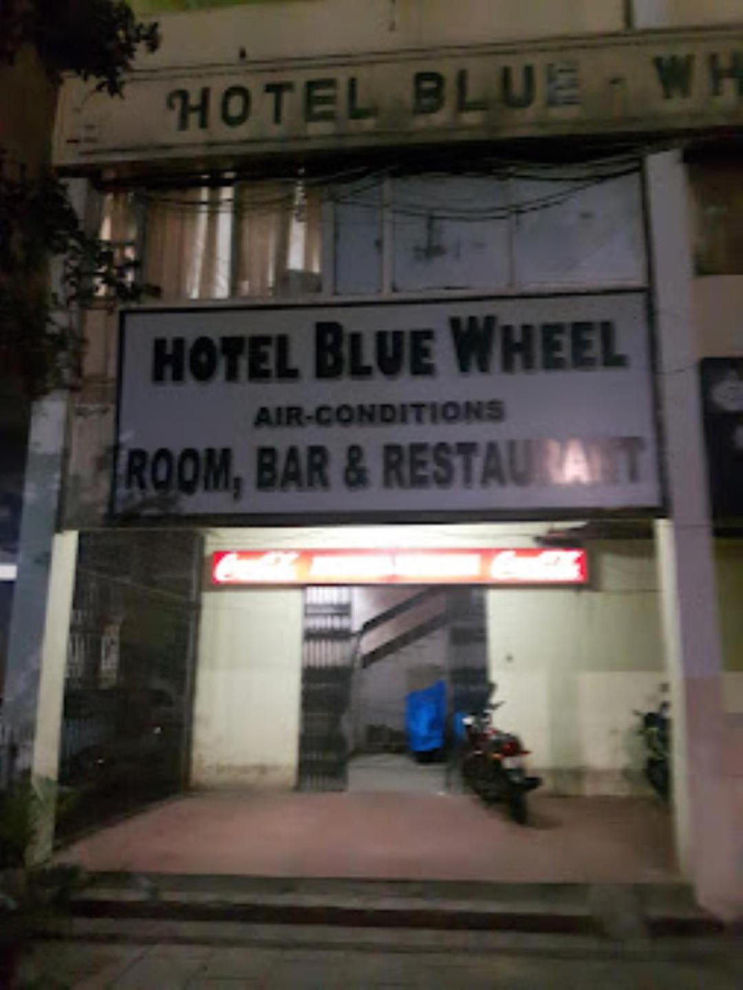 Hotel Blue Wheel,Bhubaneswar Zewnętrze zdjęcie